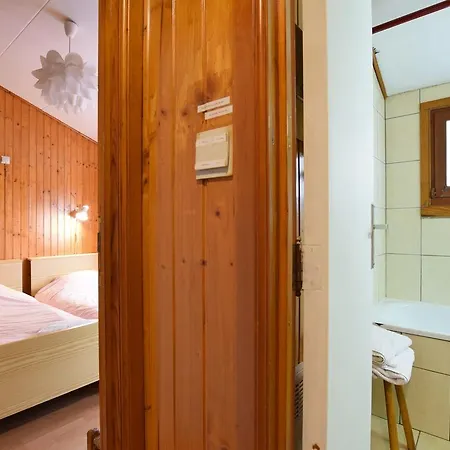 Ferienhaus Charming Holiday In Near Lake *
